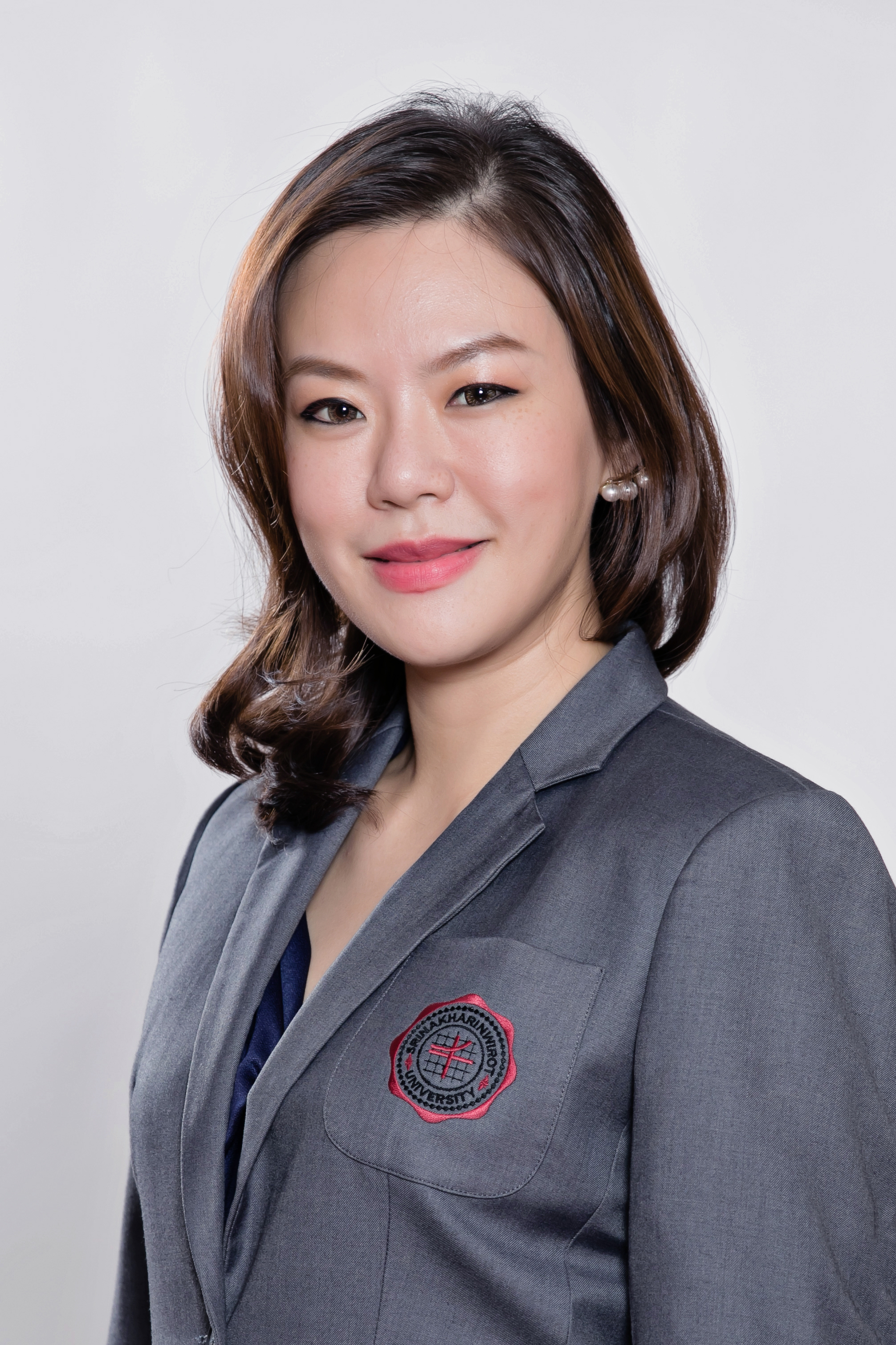 ผศ.ดร.ประภาภรณ์ โรจน์ศิริรัตน์